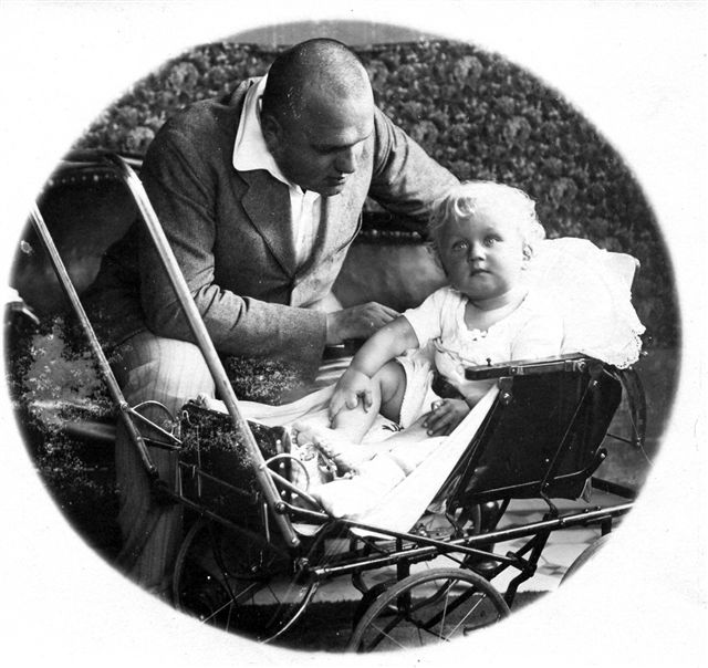1913, 18a, Anton Wildgans mit seinem Sohn Friedrich