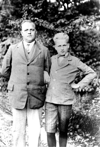 1925, 18a,  Anton Wildgans mit seinem Sohn Friedrich