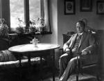 1926, 32a, Anton Wildgans im Salon seines Mödlinger Hauses