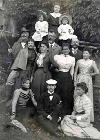 1900, 12a, Anton Wildgans mit Dr.Friedrich, Anna und Marie Reitter, Marianne ua, Steinhaus