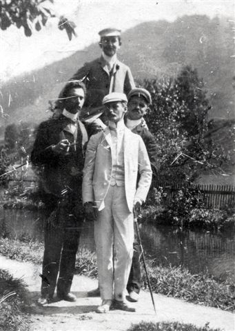 1902, 12a, Anton Wildgans mit Freunden, links Fritz von Schmedes